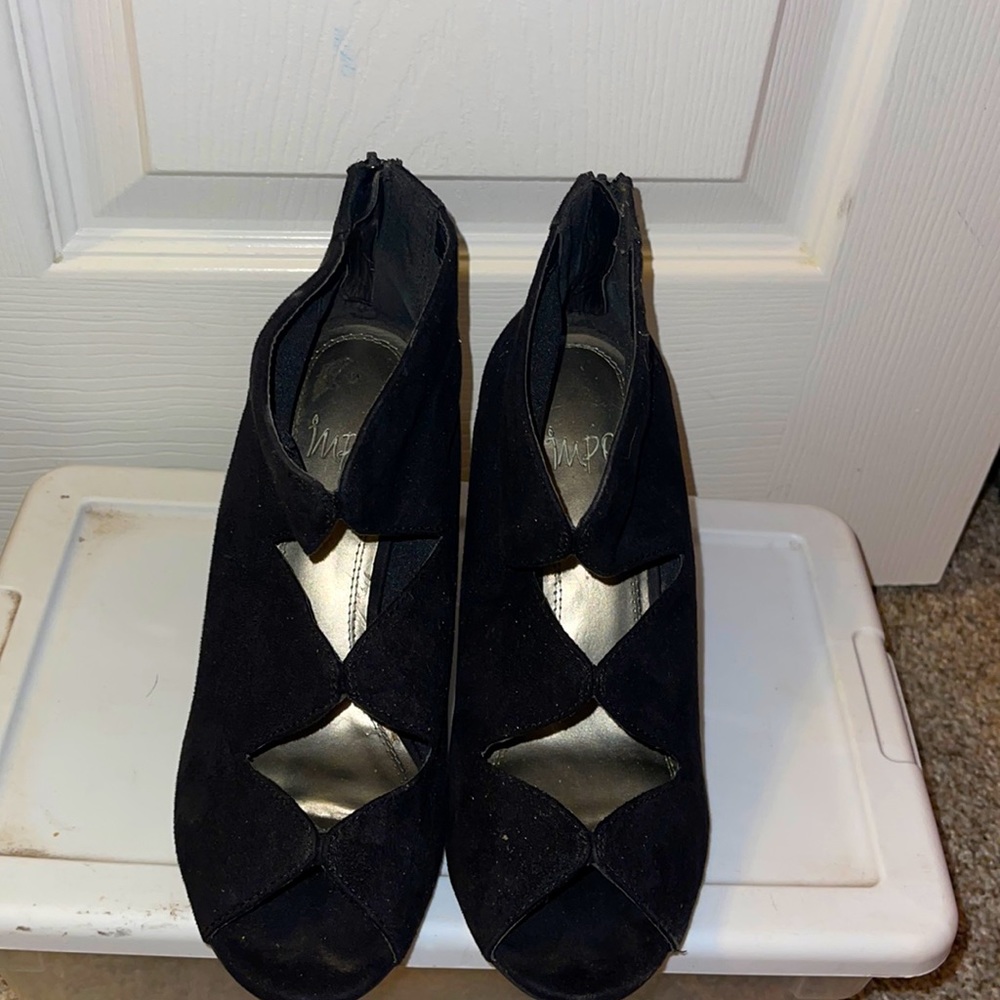 Suede black heels with diamond pattern